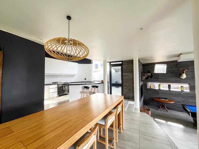 6 Bedroom Property for Sale in Hoog En Droog Western Cape